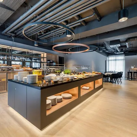 Piazza Hotel Und Restaurant فندق آلين