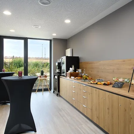 Piazza Hotel Und Restaurant فندق آلين