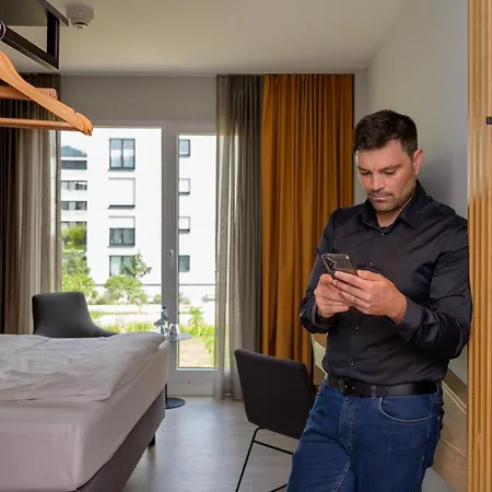 Piazza Hotel Und Restaurant 4* آلين